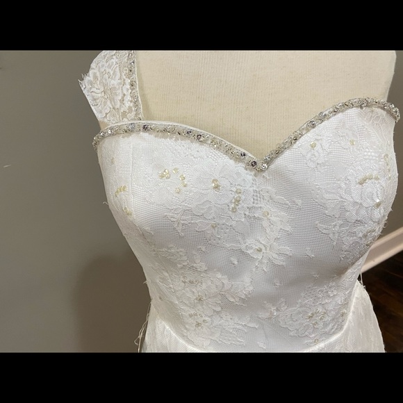 FREE Shipping! Jasmine Lace Wedding Dress - Picture 8 of 8